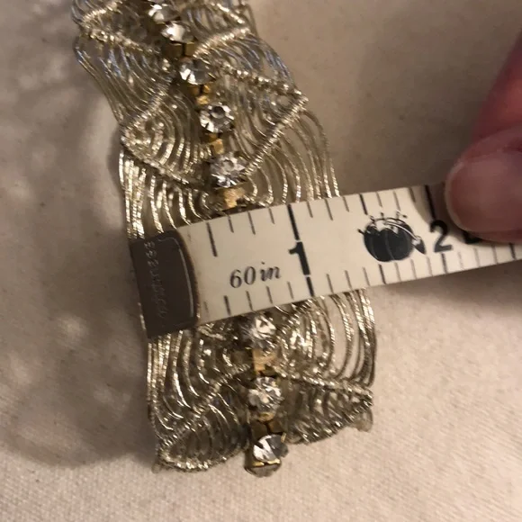 💎 Amazing jeweled headband. Amazing gold wire detail for ultimate Queen vibes. - Picture 7 of 16